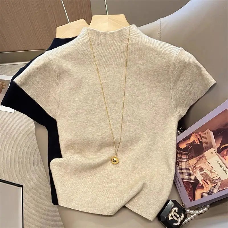Stylish and warm sleeveless top.