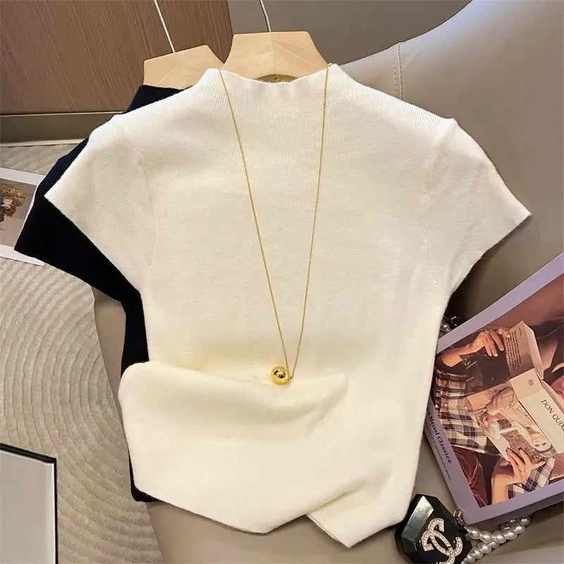 Stylish and warm sleeveless top.