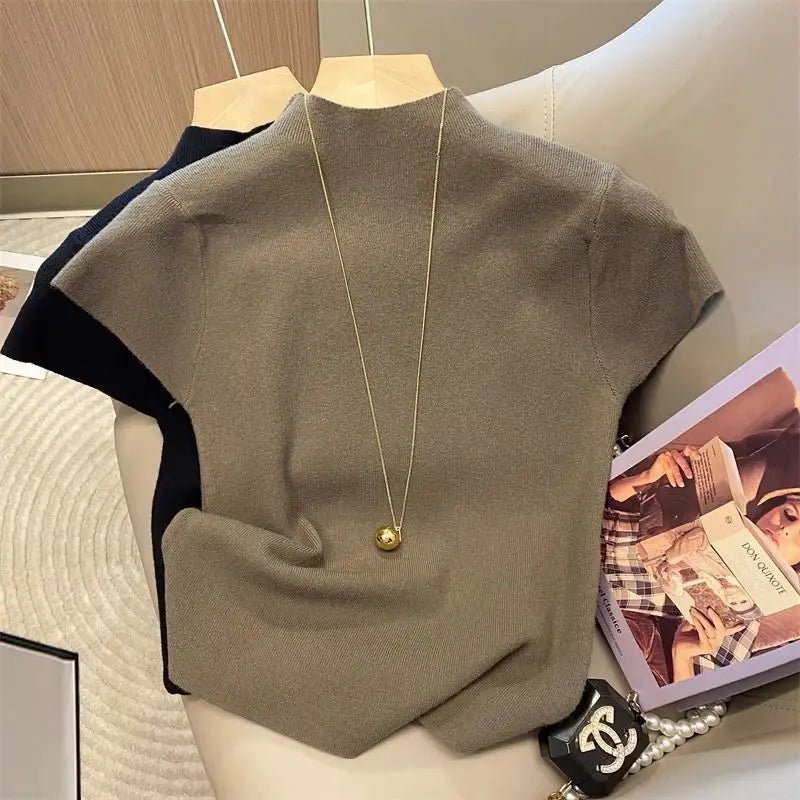 Stylish and warm sleeveless top.